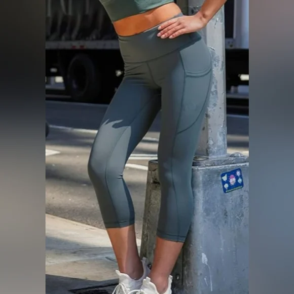 Yoga Capris - Yoga Leggings - Yoga Capris for Women size XS. BRAND NEW - Picture 4 of 11